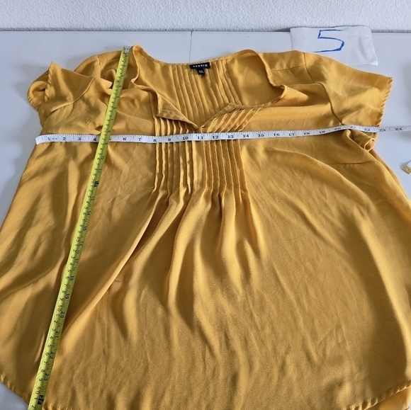 Torrid Blouse Women's 12 Mustard Georgette Pintuck Vneck Work Exellent - Picture 9 of 9